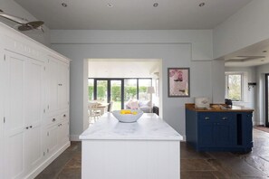 House | 4 bedrooms, Internet - Victorian House Sleeps 14 Pool and Gardens (Chichester)