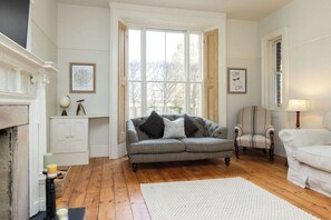 House | 4 bedrooms, Internet - Victorian House Sleeps 14 Pool and Gardens (Chichester)