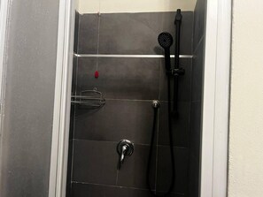 Bathroom - Penthouse Castiglio bei Holiday World by Interhome (Vinci)