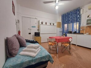 TV - Casa Awj von Holiday World by Interhome (Genova)