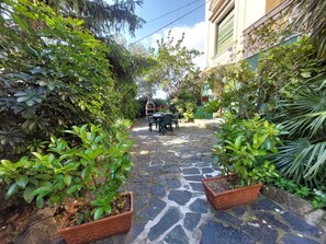 Outdoor dining - für 4 Personen ca. 45 m² in Genua, Norditalien (Ligurien) by Interhome (Genova)