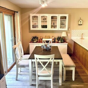 Dining - Walk to Ski Lifts with Perfect Location! 3 Bedroom Townhome plus Loft. (Dover)