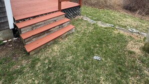 A wooden deck with steps leading to a house. - Amazing 3-bedroom home, Full Kitchen, in Newcastle perfect for your getaway (Newcastle)