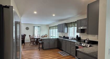 Amazing 3-bedroom home, Full Kitchen, in Newcastle perfect for your getaway