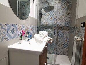 Bathroom - La Casa di Lina by Holiday World by Interhome (Genova)