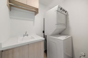Interior - Modern Resort Style Condo Near Airport and Beaches - 2 Pools, Gym, AC throughout (Carolina)