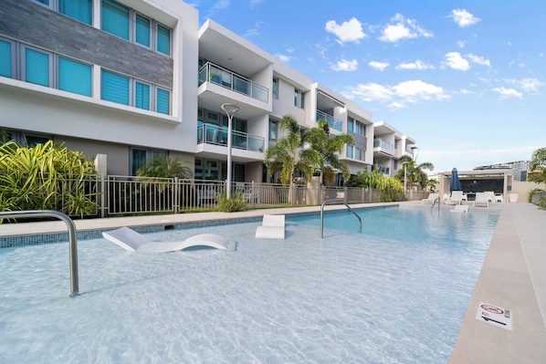 Outdoor pool - Modern Resort Style Condo Near Airport and Beaches - 2 Pools, Gym, AC throughout (Carolina)