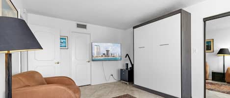 Condo, 3 Bedrooms | Interior