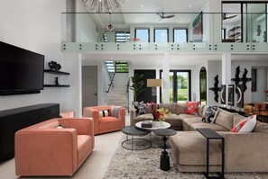 Villa, 4 slaapkamers | Woonruimte | Een smart-tv