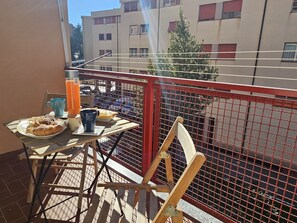 Outdoor dining - Oase des Friedens von Holiday World by Interhome (Genova)
