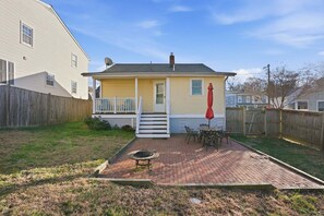 House, 3 Bedrooms | Outdoor dining - Dc Area Bungalow Near Shops And Dining 3 Bedroom Home (Alexandria)