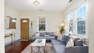 House, 3 Bedrooms | Living area | Smart TV, streaming services