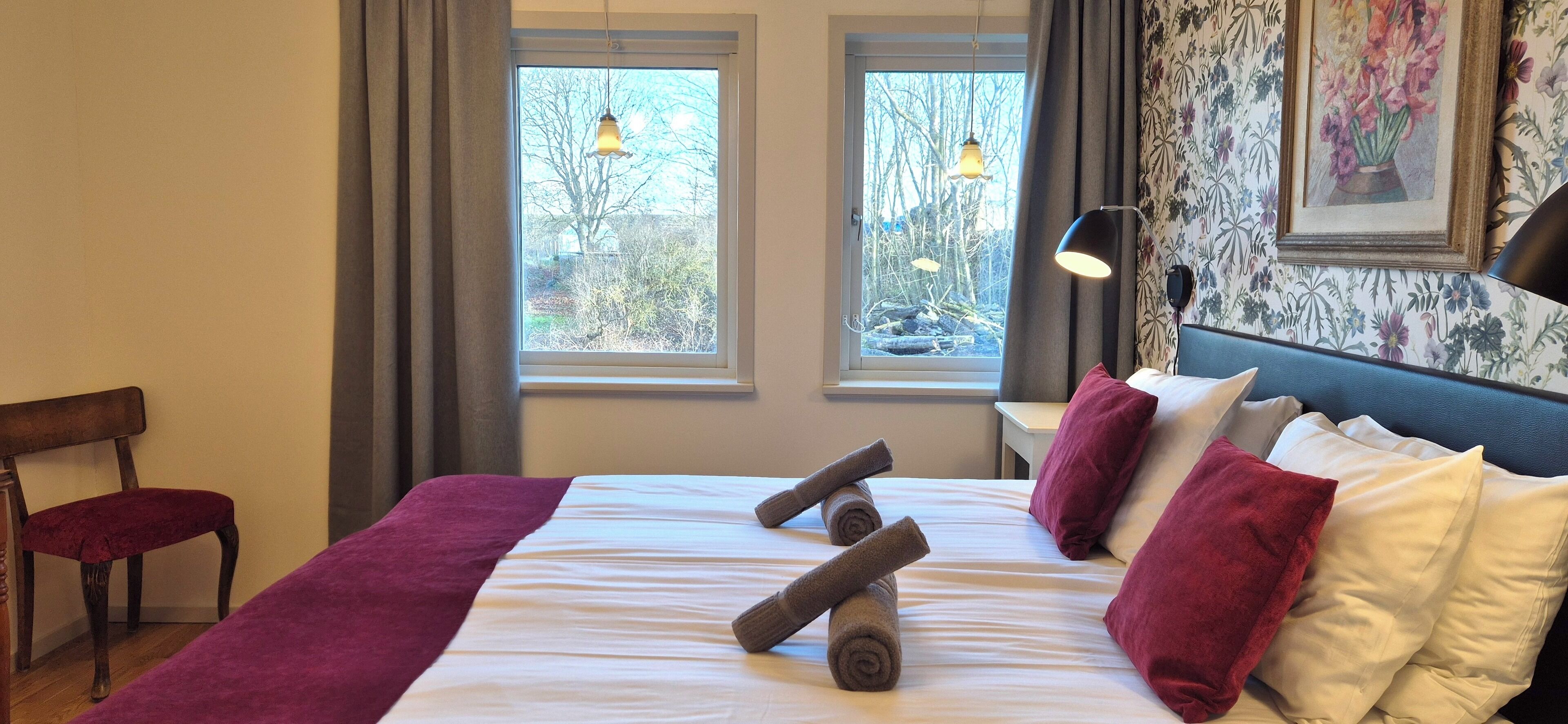 أغطية فراش متميزة ومكتب وواي فاي مجانًا وملاءات أسرّة