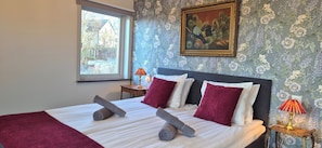 Double Room with Balcony | Premium bedding, individually decorated, individually furnished, desk - Slitebadens Annex (Slite)
