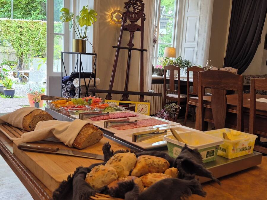 Free daily self-serve breakfast