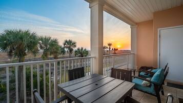 Apartment, 4 Schlafzimmer | Speisen im Freien