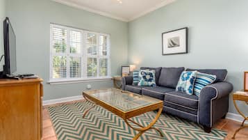 Condo, 4 Bedrooms | Living area