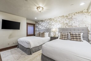 3 bedrooms, iron/ironing board, free WiFi - The Peak At Town Lift 3 Bedroom Home (Park City)