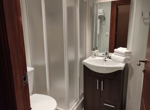 Casa familiar, varias camas | Baño