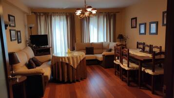 Family House, Multiple Beds | Living area | 42-inch flat-screen TV with cable channels