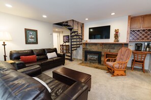Living area - 1102 Flying Dutchman 2 Bedroom Condo (Keystone)