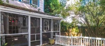 Cozy quaint bilevel apartment for you! Near Philly