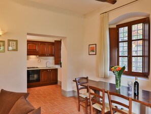 Fridge, oven, cookware/dishes/utensils - 1-Schlafzimmer-Wohnung, die für Rollstuhlfahrer zugänglich ist by Interhome (Reggello)