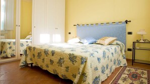 Unclassified image, 4 of 16, button - Wohnung 'San Firenze' mit Waschmaschine by Interhome (Florence)