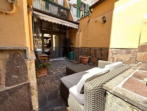 Outdoor dining - Zwei Schlafzimmer mit Garten und Whirlpool by Interhome (Florence)