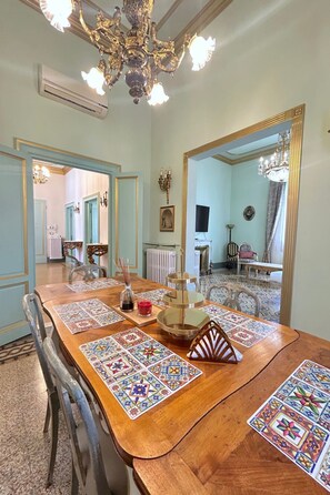 Dining - Florentine Penthouse von FlorenceHospitality by Interhome (Florence)