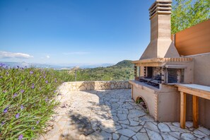 House - Villa Tzintzola in Kato Garouna (Corfu)