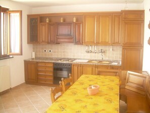 Dining - Wohnung mit Terrasse mit Meerblick by Interhome (Casarza Ligure)