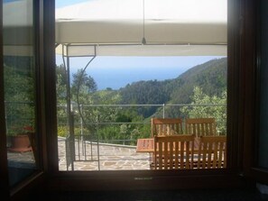 Outdoor dining - Wohnung mit Terrasse mit Meerblick by Interhome (Casarza Ligure)