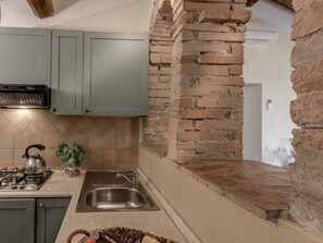Fridge, microwave, dishwasher, cookware/dishes/utensils - Wohnung Chianti by Interhome (Casole d'Elsa)