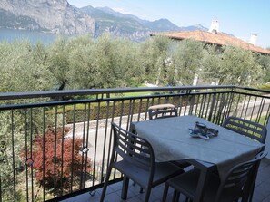 Outdoor dining - mit Balkon by Interhome (Brenzone)