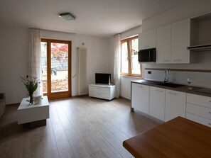 Fridge, microwave, dishwasher, cookware/dishes/utensils - Margherita GARDEN by Interhome (Brenzone)