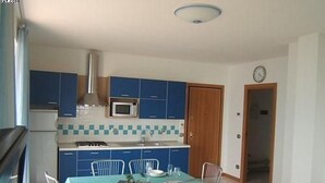 Unclassified image, 5 of 23, button - Wohnung 8 mit Seeblick, Garage, Schwimmbad, by Interhome (Brenzone)