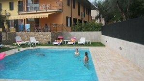 Unclassified image, 3 of 23, button - Wohnung 8 mit Seeblick, Garage, Schwimmbad, by Interhome (Brenzone)