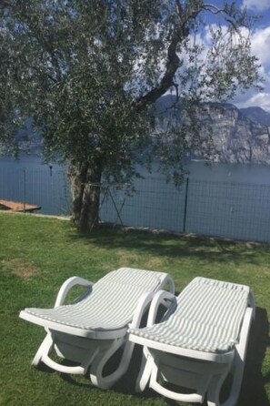 Property grounds - Apartment  by Interhome (Brenzone)