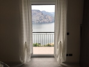 Interior - Apartment  by Interhome (Brenzone)