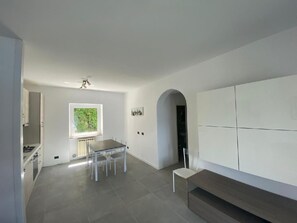 Interior - Apartment  by Interhome (Brenzone)