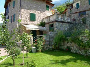 Exterior - Apartment  by Interhome (Brenzone)