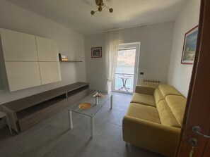 Living area - Apartment  by Interhome (Brenzone)