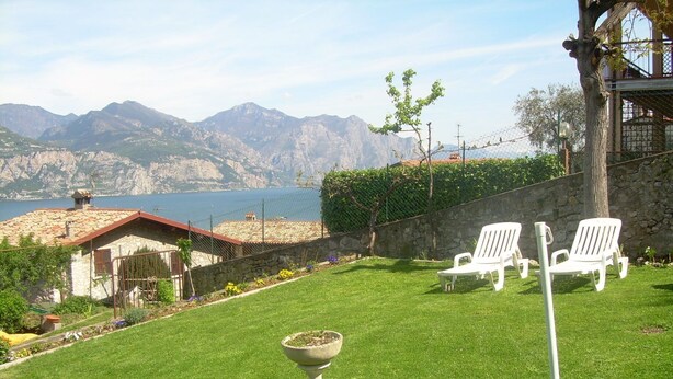 Property grounds - Apartment  by Interhome (Brenzone)