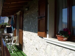 Outdoor dining - Apartment  by Interhome (Brenzone)