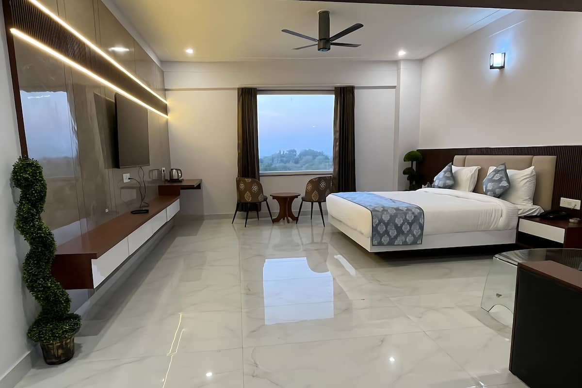 Premium Room With Jacuzzi | Free WiFi, bed sheets