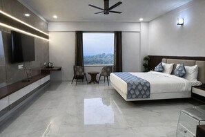 Premium Room With Jacuzzi | Free WiFi, bed sheets - Sunrise Dreamworld Resort (Amer)