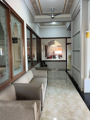 บริเวณนั่งเล่นที่ล็อบบี้