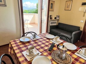 Dining - "Il Raggio di Sole" (Der Sonnenstrahl) by Interhome (Colà)