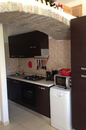 Kühlschrank, Mikrowelle, Ofen, Geschirrspüler